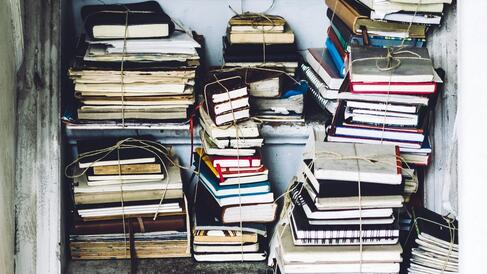 Stacks up tied-up notebooks